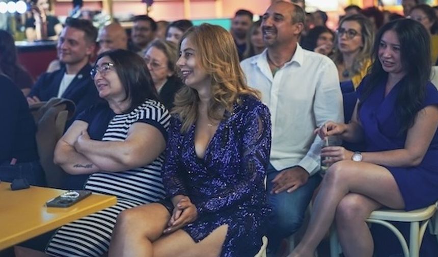 İngiltere'de Dünya Fenerbahçeli Kadınlar Günü Coşkuyla Kutlandı