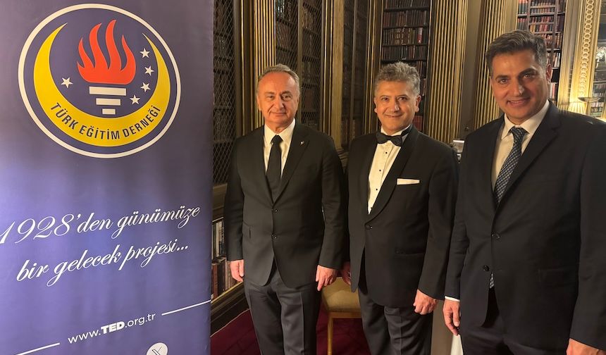 Türk Eğitim Derneği Birleşik Krallık Temsilciliği'nden şapka İnkılabı etkinliği