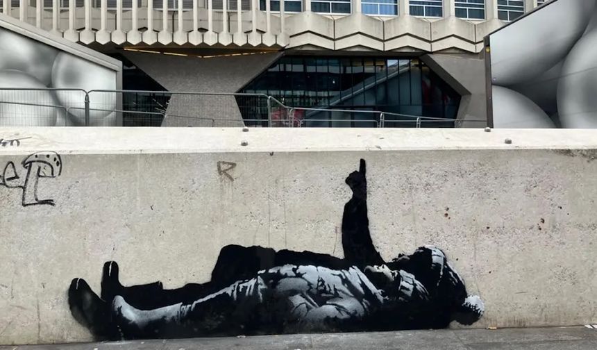 Banksy’den Londra’da İki Yeni Duvar Resmi: Çocuklar ve Evsizlik Teması