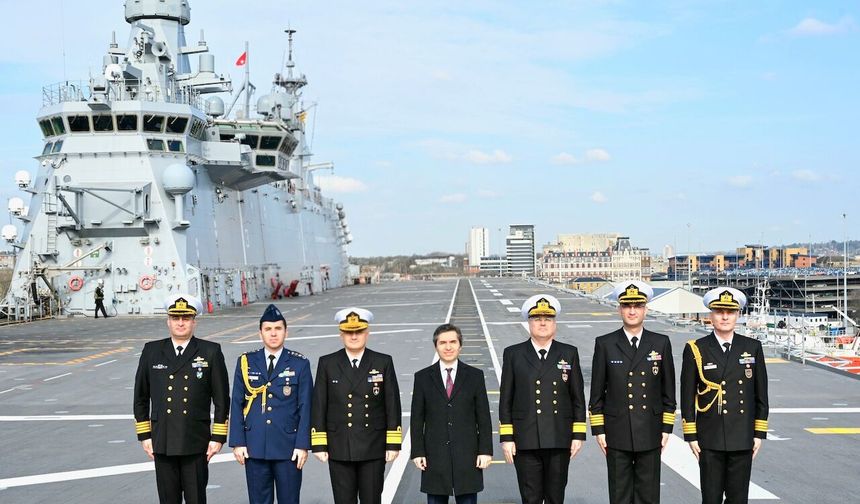 Türk savaş gemileri Southampton Limanı’na demirledi