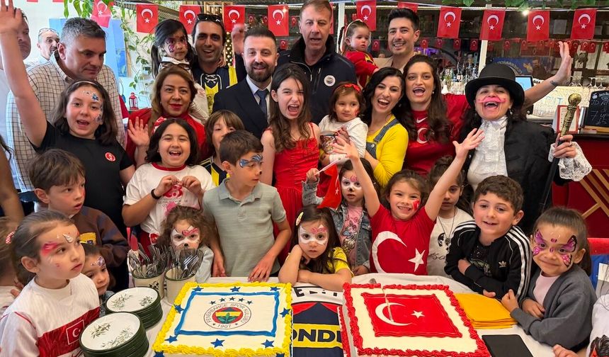 Londra’da Çocuklar 23 Nisan’ı Coşkuyla Kutladı