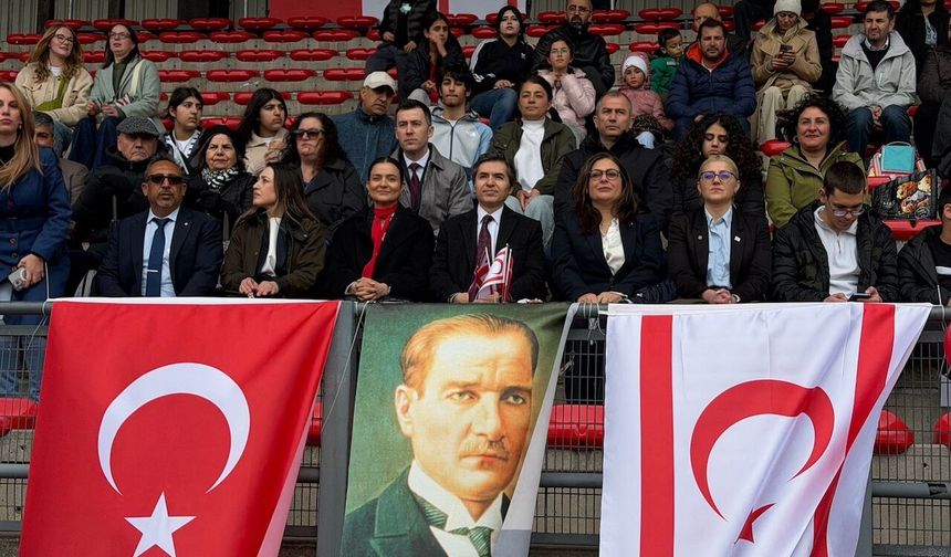 Londra’da 19 Mayıs ve Atatürk coşkusu New River’da yaşandı